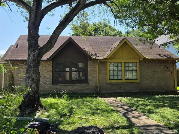 5620 Hollow Pines Dr, Houston, TX 77049