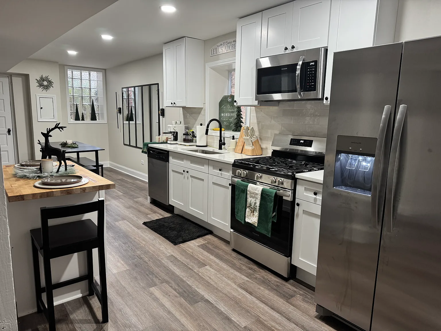 2 bed, 1100 sqft, $1,800 — Photo 1