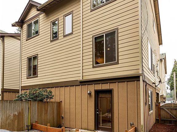 3rd image of 13435 A Greenwood Ave N