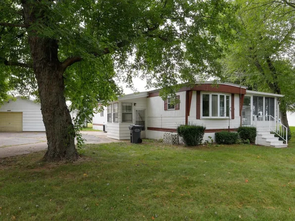 34291 Homewood Dr, Gobles, MI 49055