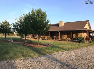 2916 Bacon Switch Rd, Iowa Park, TX 76367