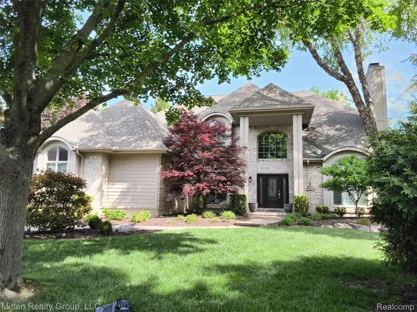 3351 Red Fox Ct, West Bloomfield, MI 48324