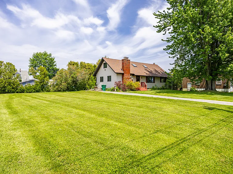 26 Clearview Ave — Photo 4