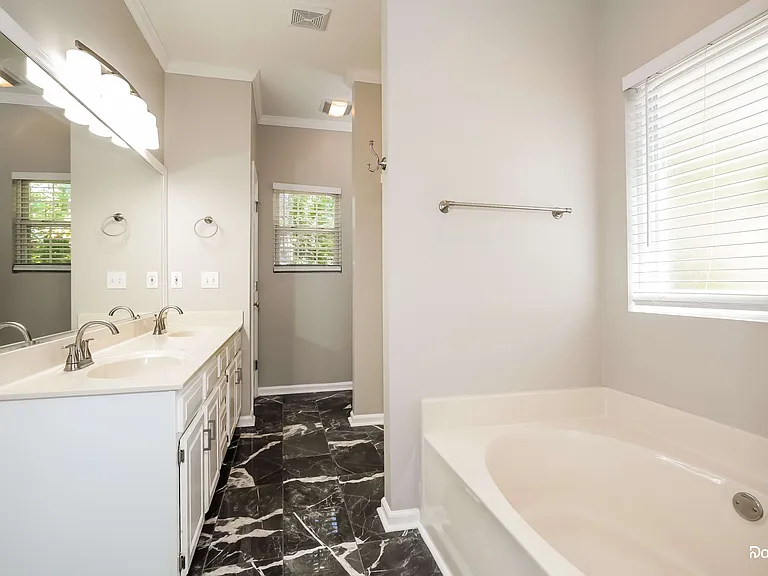 637 Nova Ave — Photo 9