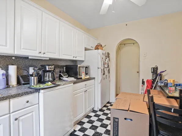 60-46 Putnam Avenue image 26 of 47