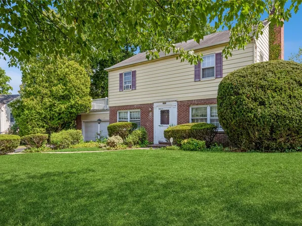 199 Charles Street, East Williston, NY 11596
