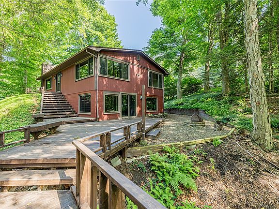 2nd image of 1223 Scenic Cir