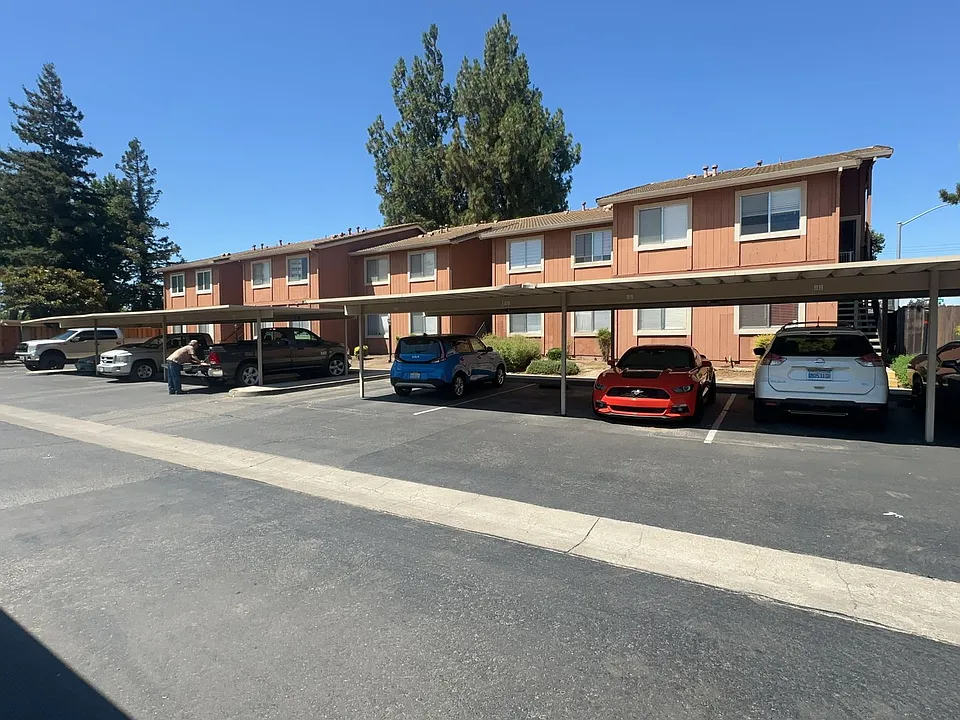 495 Cherry Ln #C