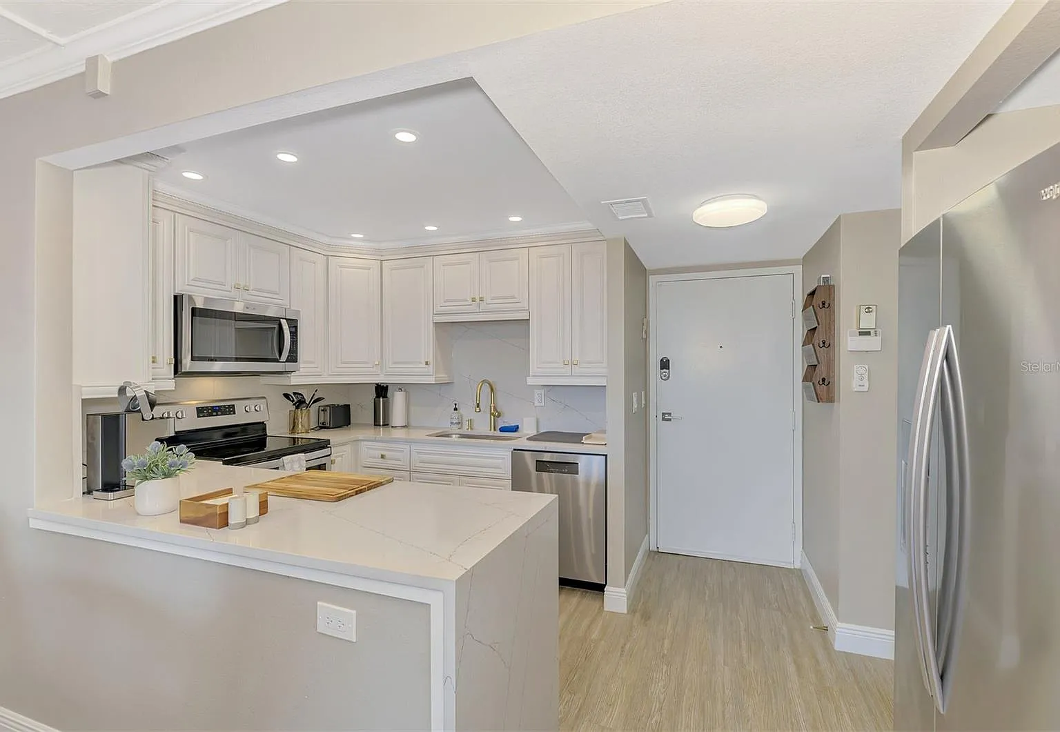 5855 Midnight Pass Rd — Photo 2