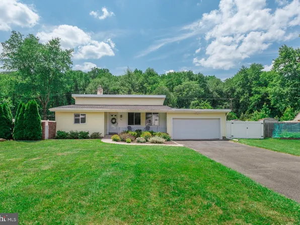 46 Manor Ln, Yardley, PA 19067