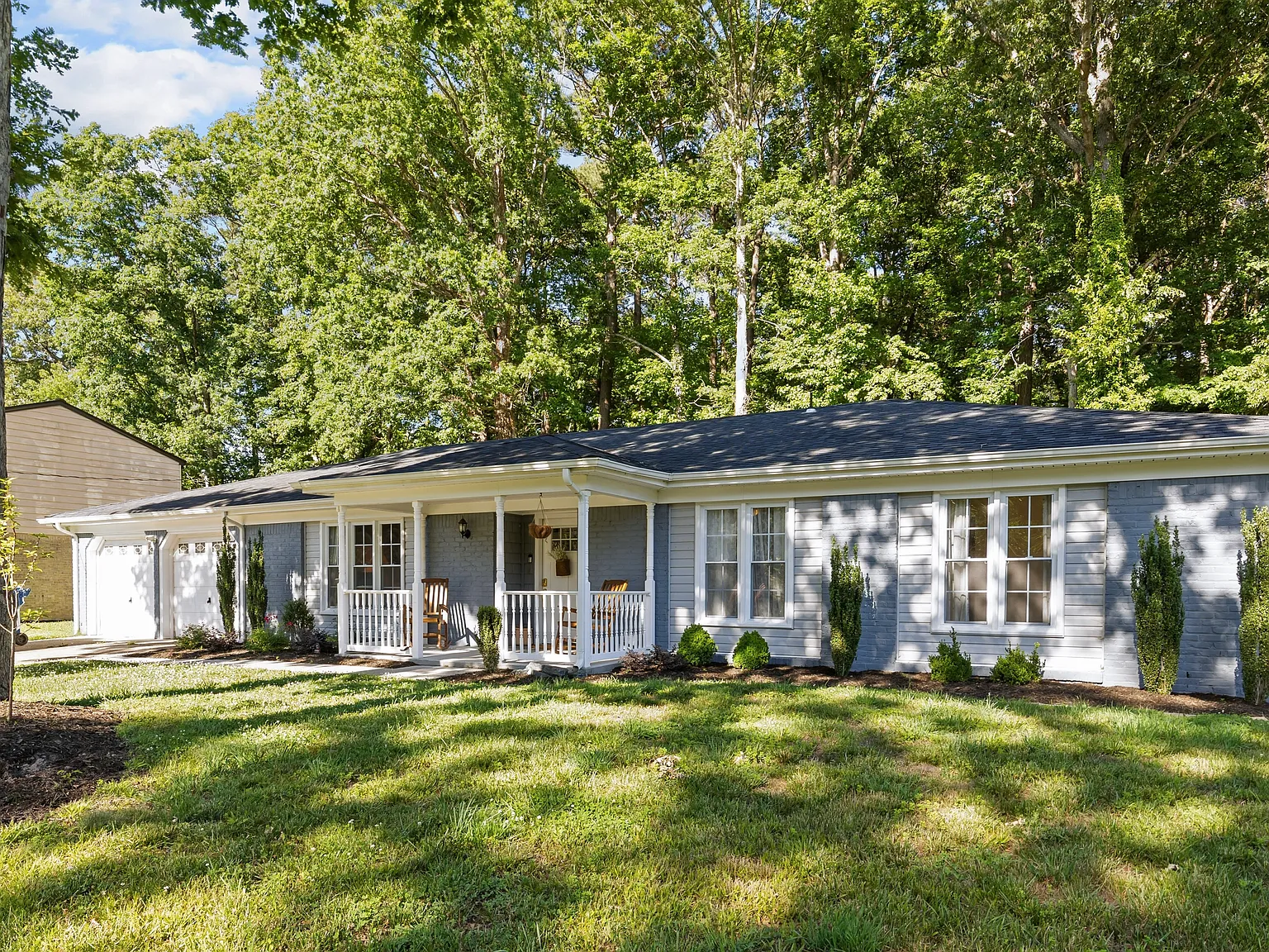 5 bed, 2.5 bath, 2500 sqft, $3,995 — Photo 1