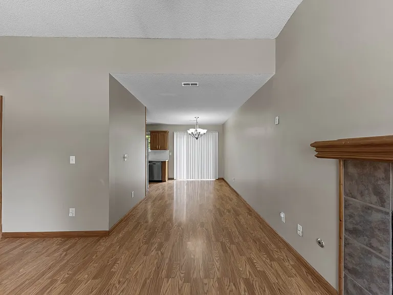 948 N Pine St — Photo 6