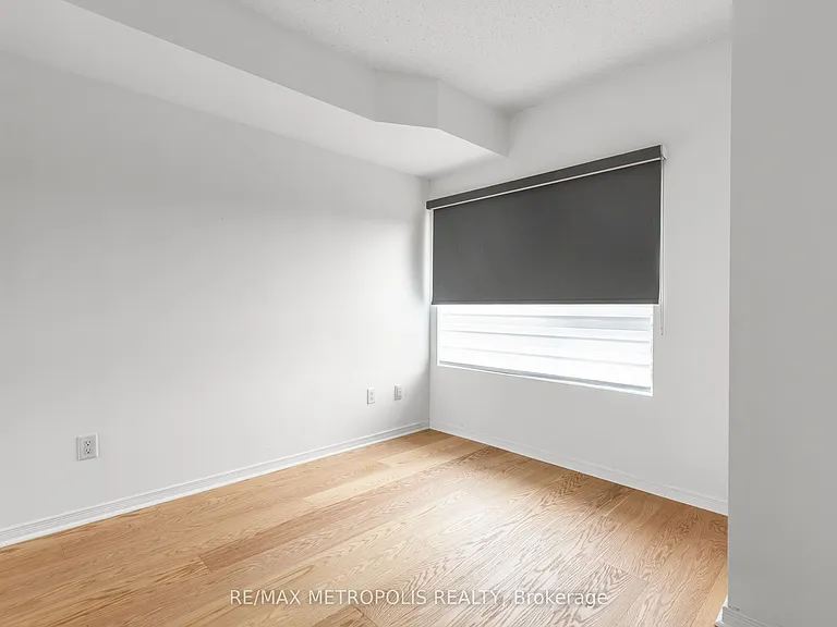 2495 Dundas St W #412 — Photo 21
