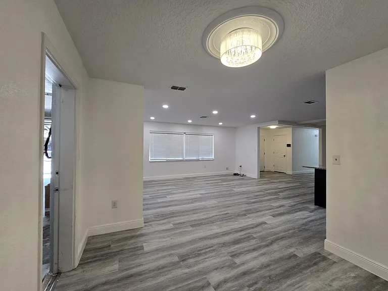 1816 Rendale Dr — Photo 6