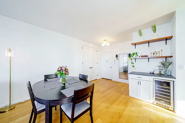 Rented by SERHANT. | media 15