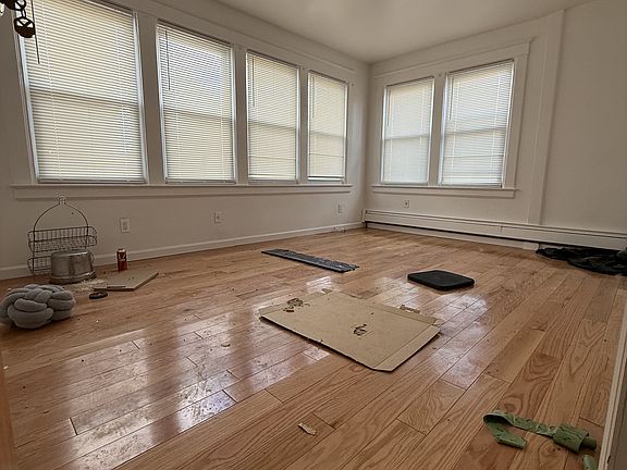 4th image of 190 Burbank Ave #2