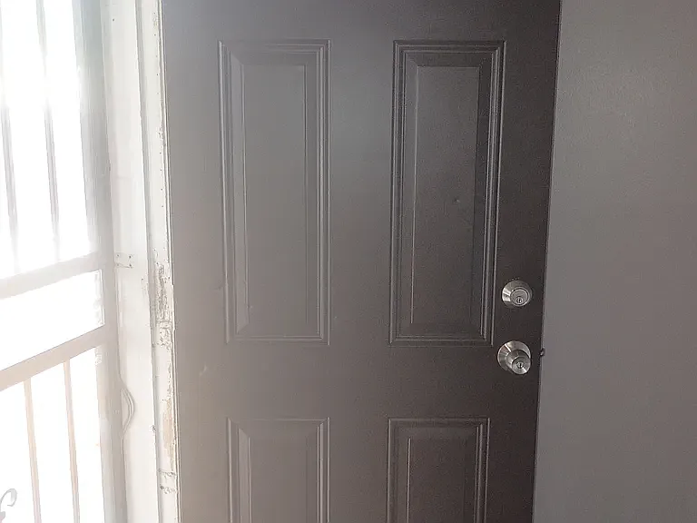 3 bed, 2580 sqft, $1,250 — Photo 2