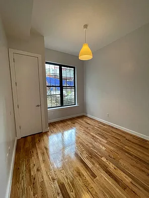 Rented by Greenrock Management | media 31