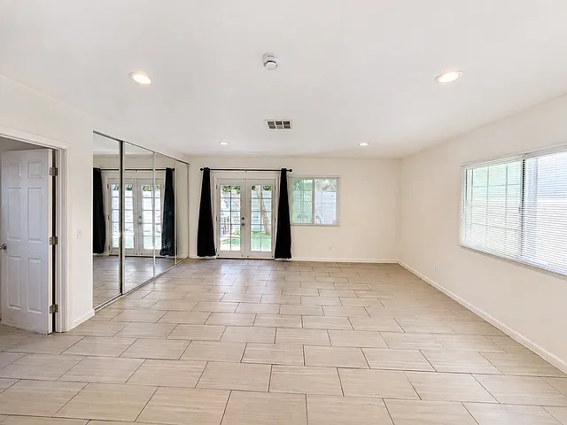 3 bed, 1350 sqft, $3,600 — Photo 4
