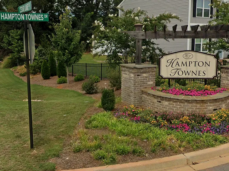 407 Hampton Townes Dr — Photo 2