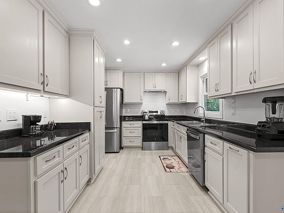 3rd image of 7510 Tabor Rd