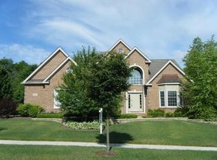 25613 Hillsdale Dr, Novi, MI 48374