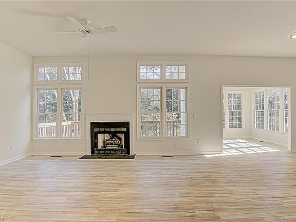5th image of 2300 Glen Meadow Dr