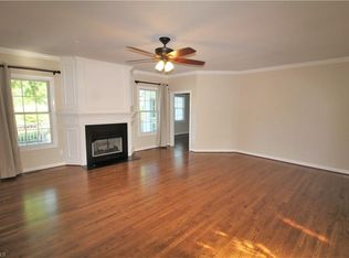 1400 Christopher Ct, High Point, NC 27265