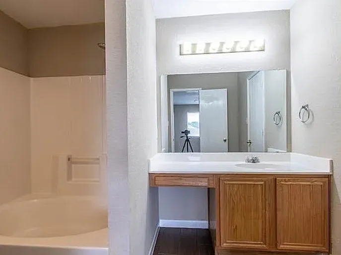 816 W Colony Dr — Photo 4