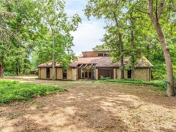 2nd image of 1112 Oakwood Dr