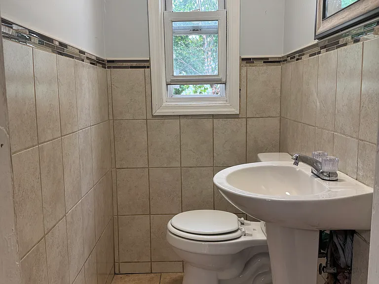 Mallory Ave — Photo 11