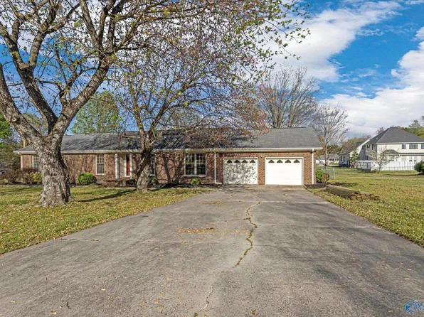 106 Stewart St, Albertville, AL 35951