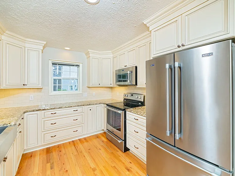 10 Hampshire Ln — Photo 19
