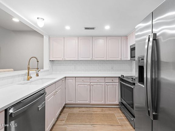 5th image of 1800 Eastwood Road #230