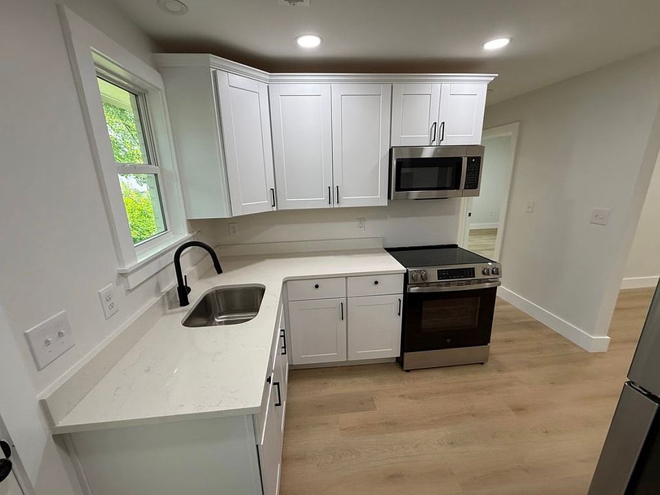 1st image of 909 31st Ave N #C