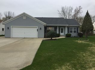10423 White Manor Ct, Franksville, WI 53126