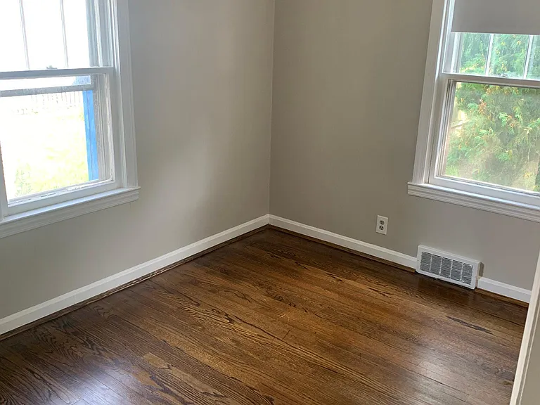 4513 Leslie Ave — Photo 15