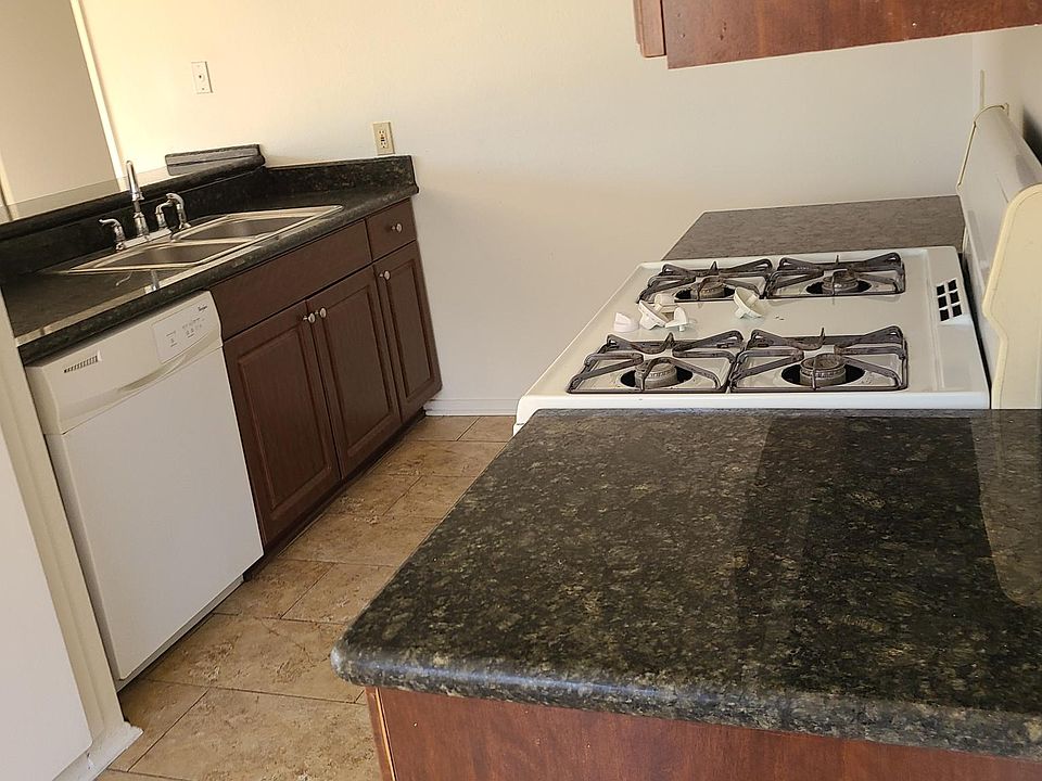Kitchen - dishwasher & stove