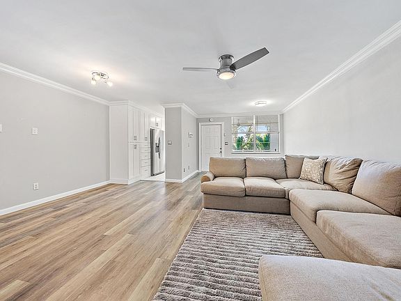 2nd image of 109 Paradise Harbour Boulevard #307