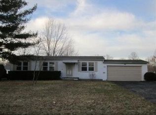 590 Aurora Dr, Youngstown, OH