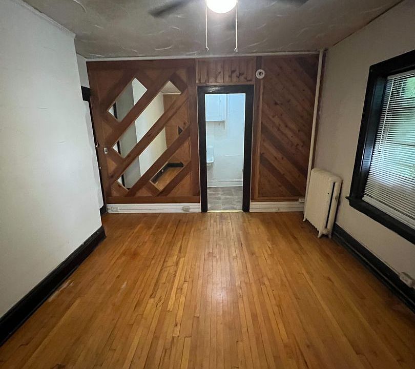 1st image of 1905 Stevens Ave #108