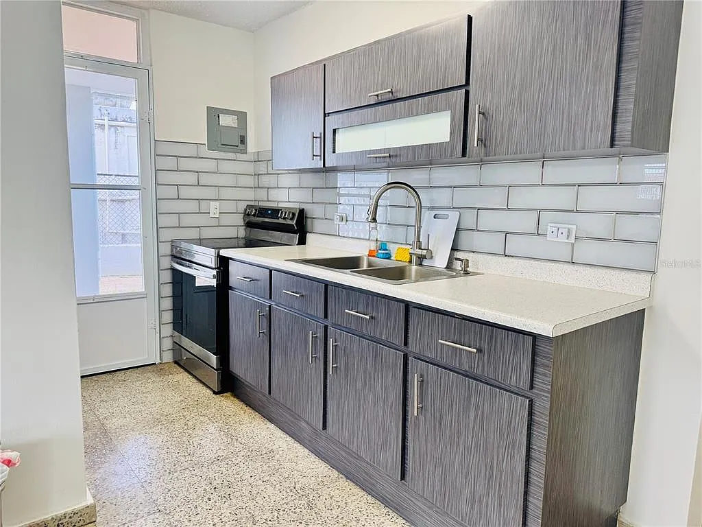 4 bed, 2.0 bath, 1200 sqft, $1,400 — Photo 4