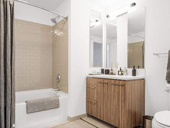 3rd image of 305 N Orleans St #1908