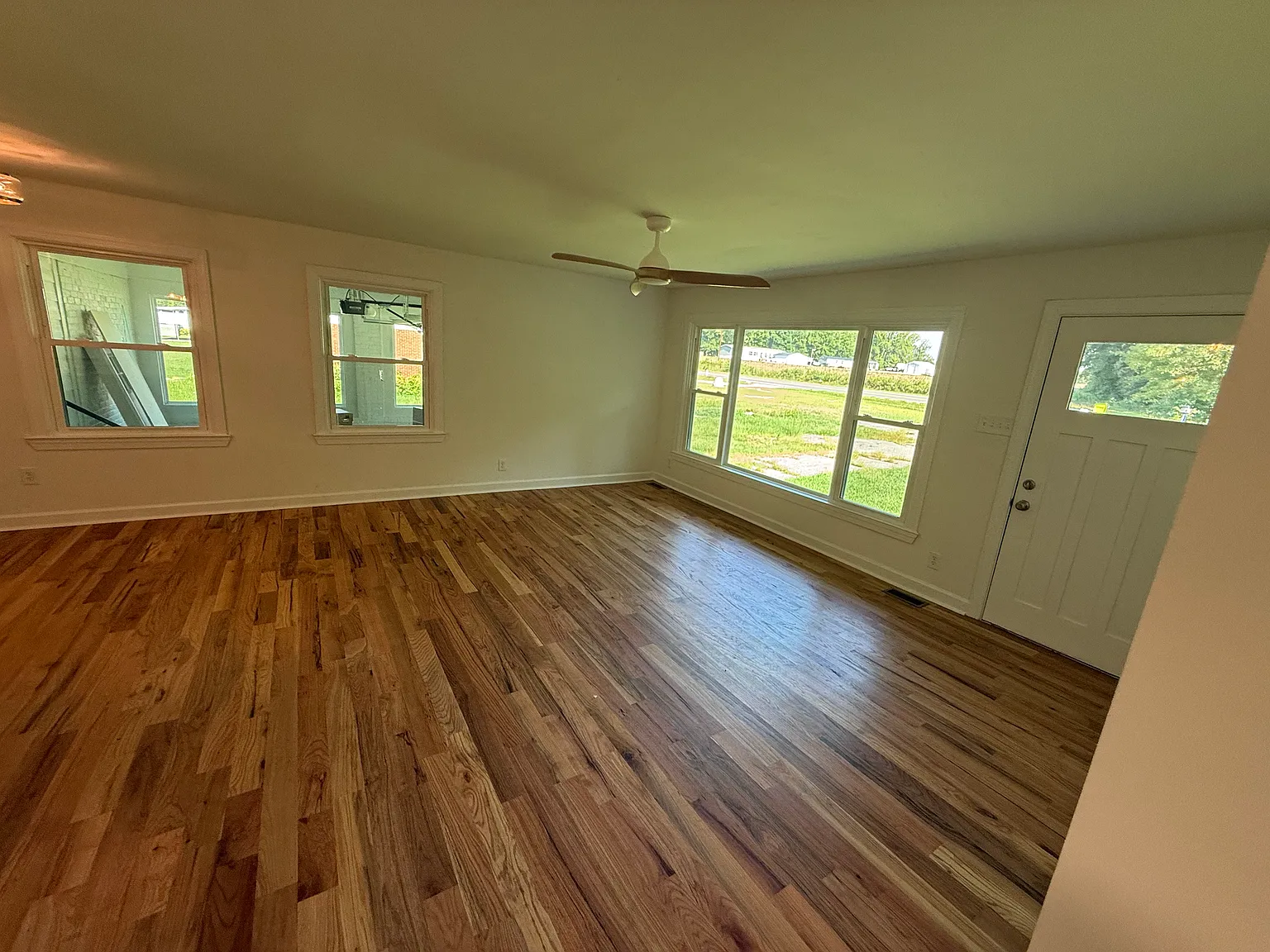 3 bed, 2450 sqft, $2,350 — Photo 2