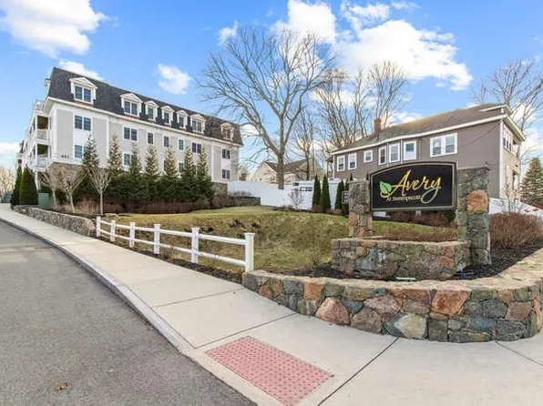 445 Essex St Unit 301, Swampscott, MA 01907
