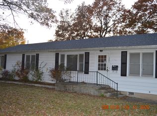 1201 S Jefferson Ave, Aurora, MO 65605