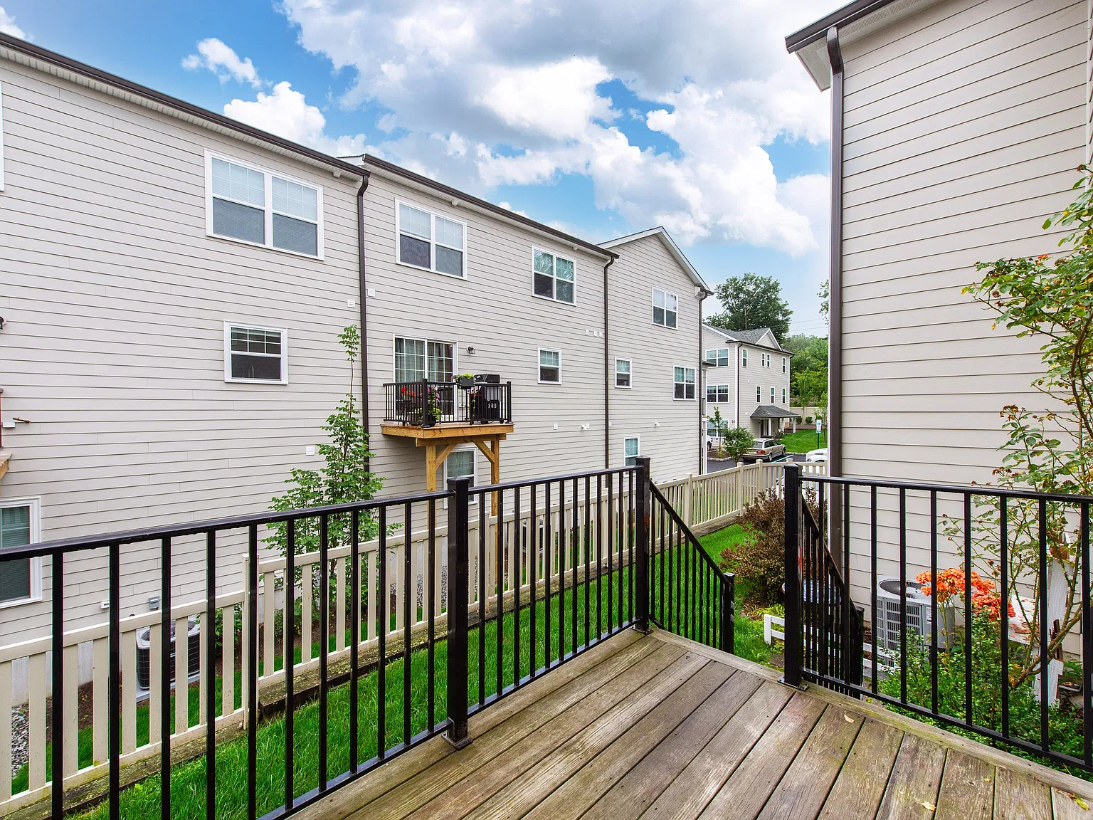 3 bed, 3.5 bath, $5,250 — Photo 2