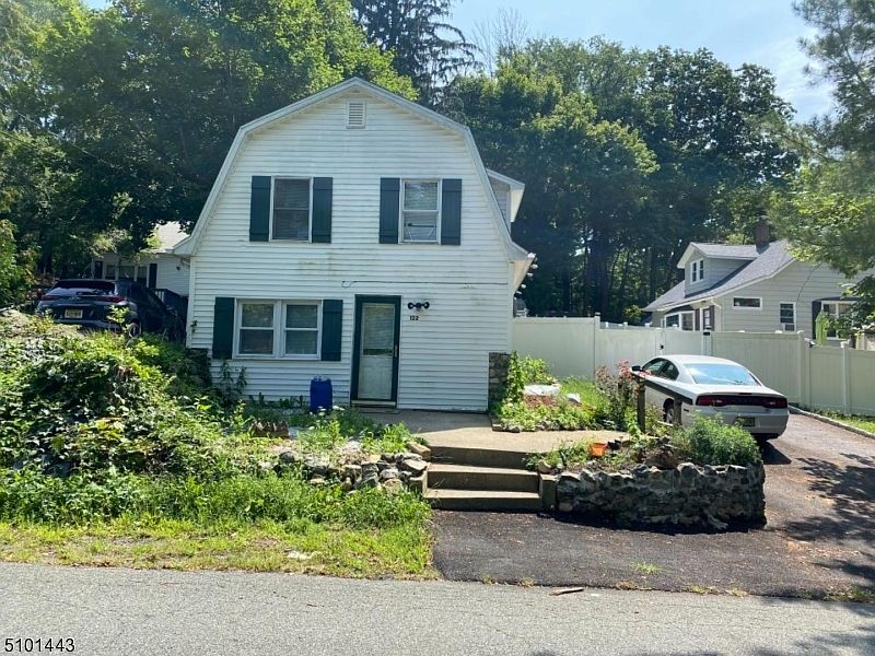 2nd image of 122 Yacht Club Dr