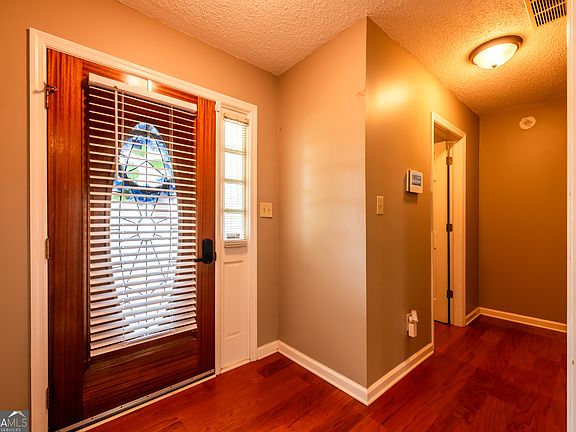 5th image of 11058 Hunters Ln