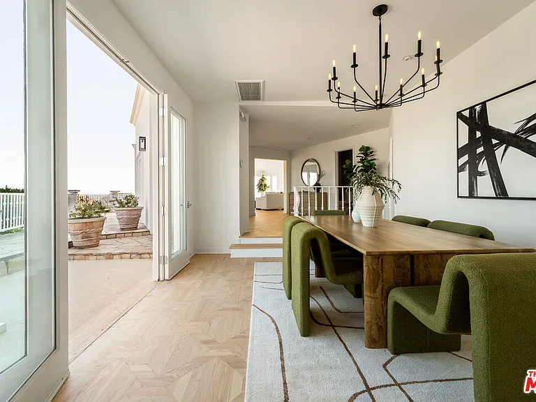 8527 Hedges Way — Photo 15
